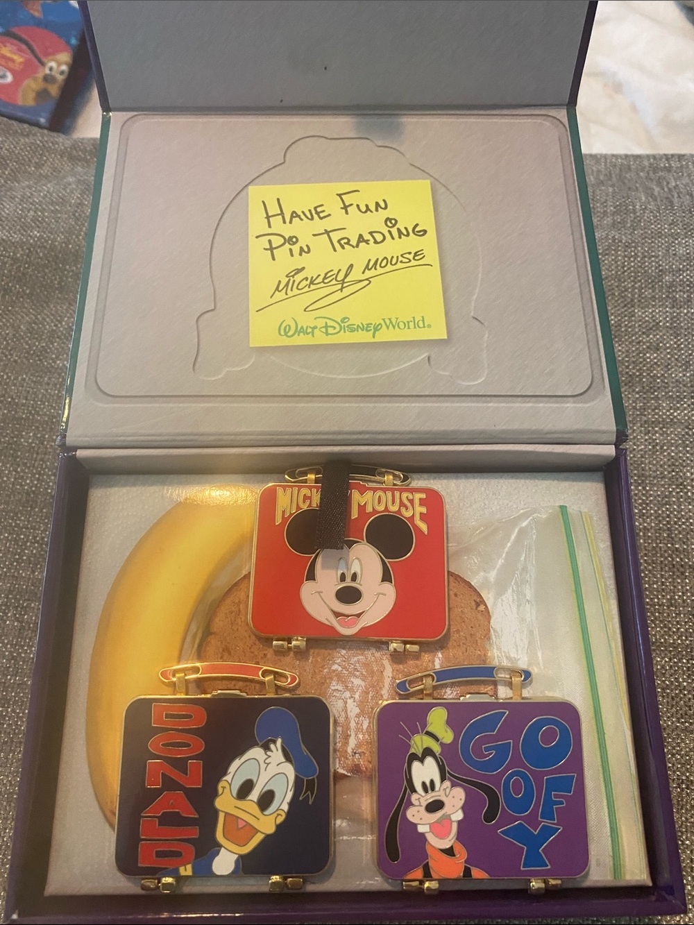Disney Mickey Donald Goofy Character Pin Set - 2008.    (4)